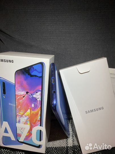 Телефон Samsung A70