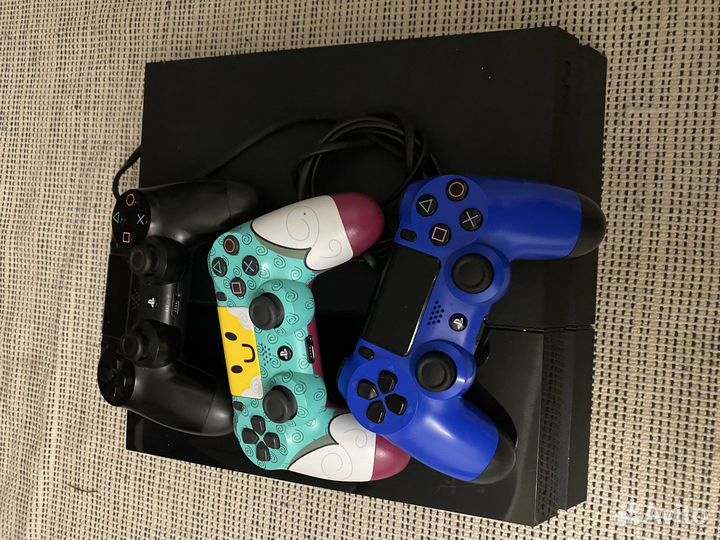 Sony playstation 4 бу + 3 геймпада