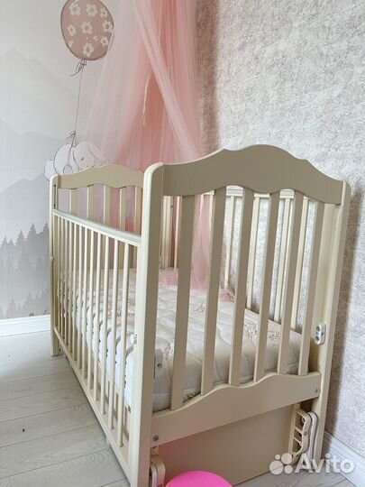 Детская кроватка с маятником Гандылян