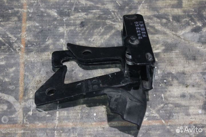 Крючок капота - Mercedes-Benz C-klasse W204