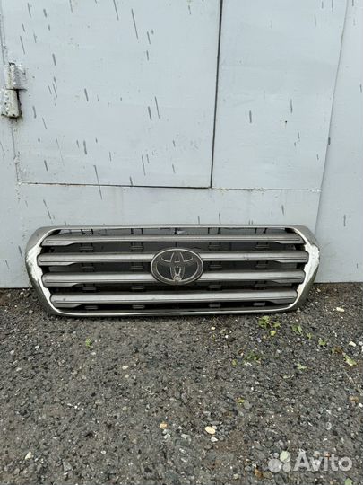 Решетка радиатора toyota land cruiser 200