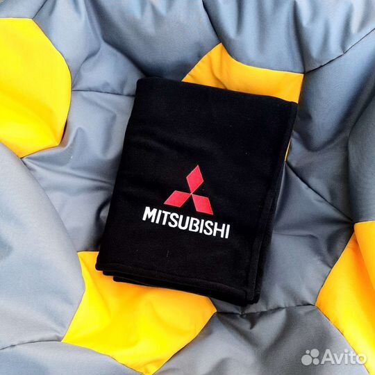 Подарочный набор, подушка и плед в авто