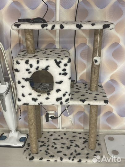 Кошачий домик с когтеточкой