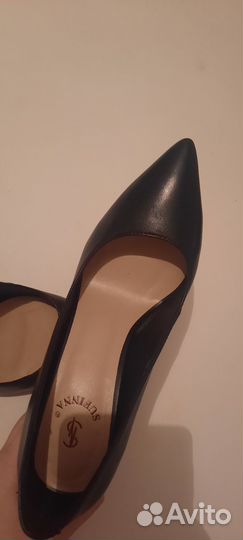 Кожаные новые туфли 37