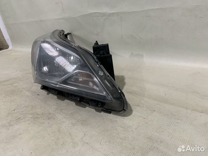 Hyundai Solaris 14- Фара правая
