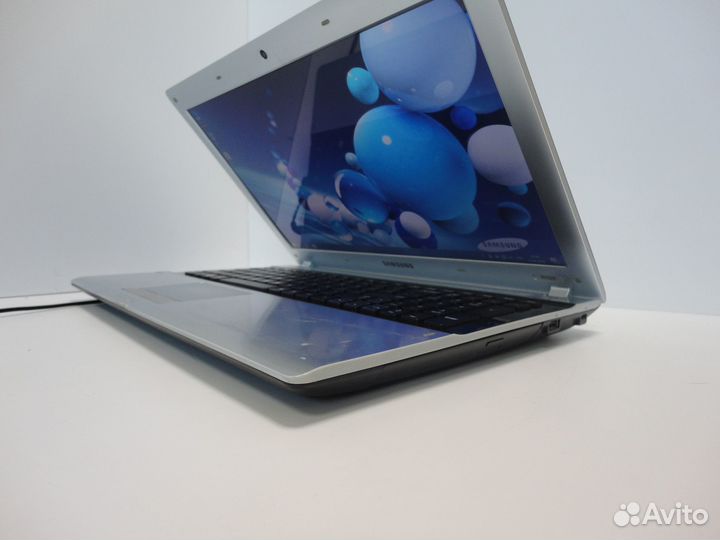 Шустрый ноутбук Samsung i5 520M