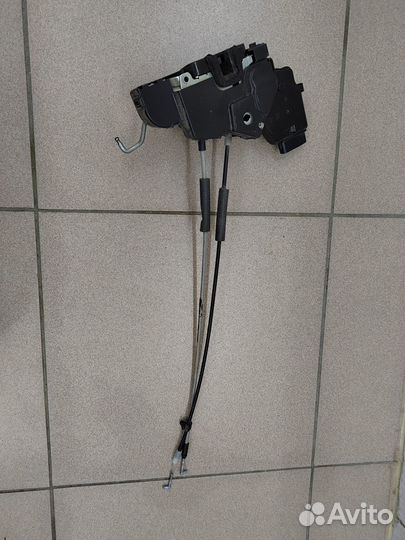 Замок передний правый Hyundai H-1 Grand Starex