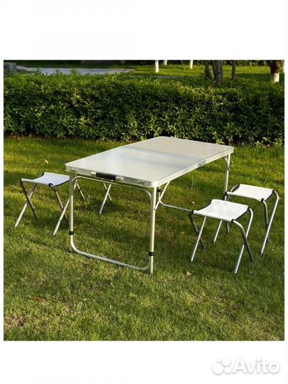 Складной стол с табуретками