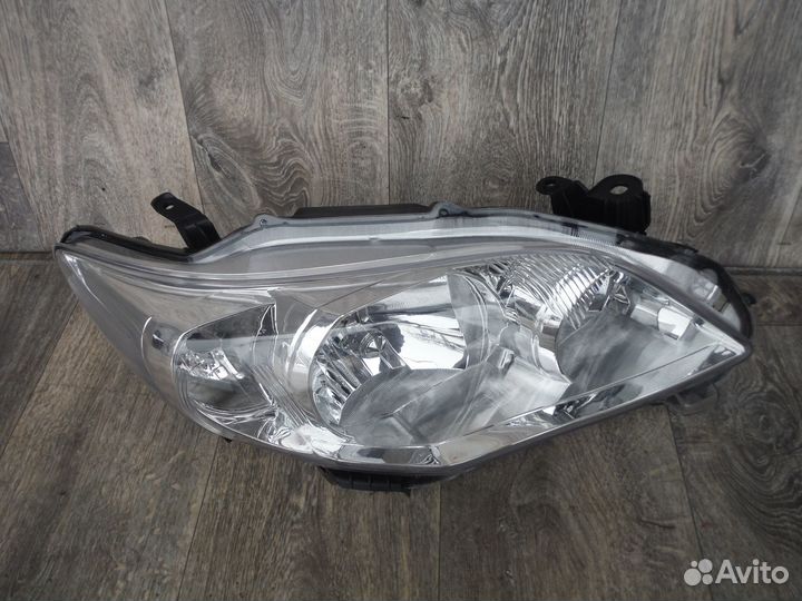 Фара правая Toyota Corolla 150 2011