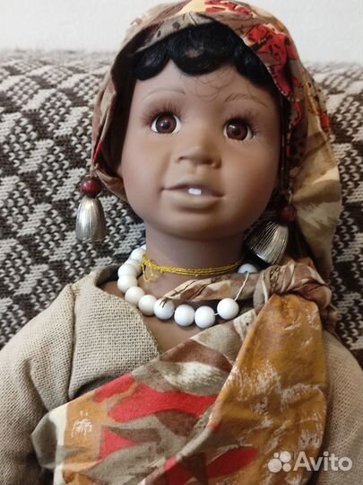 Кукла фарфор