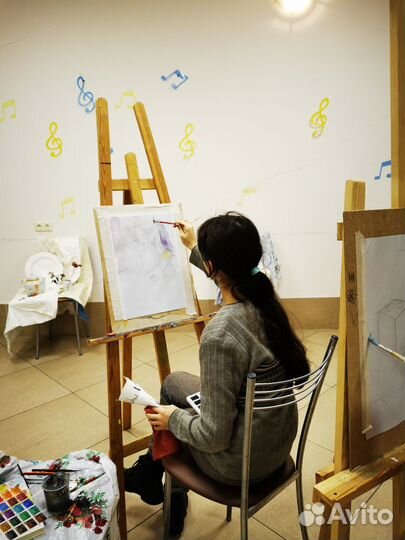 Преподаватель по рисунку и живописи