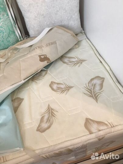 Детская кроватка с маятником