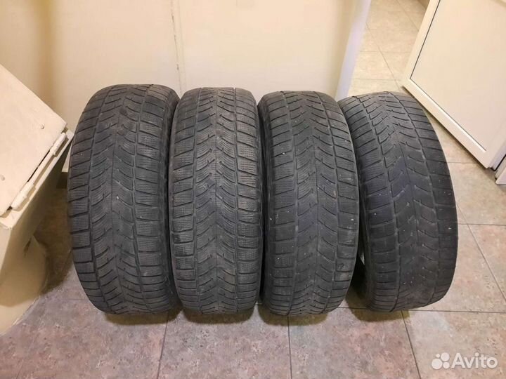 Goodyear UltraGrip Performance 225/60 R17
