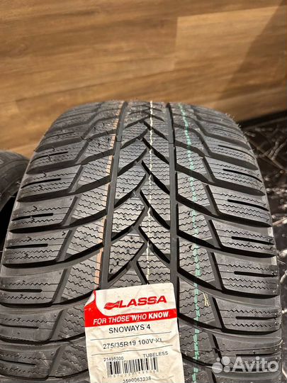 Lassa Snoways 4 245/40 R19 и 275/35 R19 98V