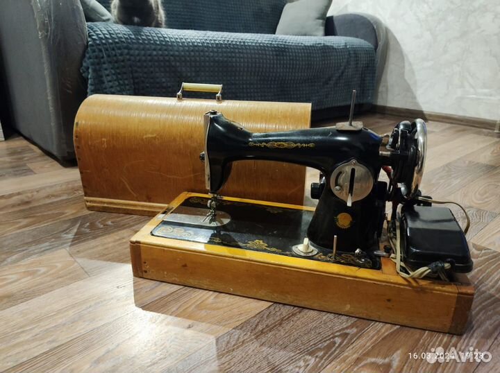 Швейная машина Подольск ручная с ножным приводом