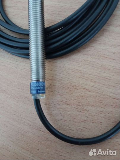 Индуктивный датчик xs608b1nal2
