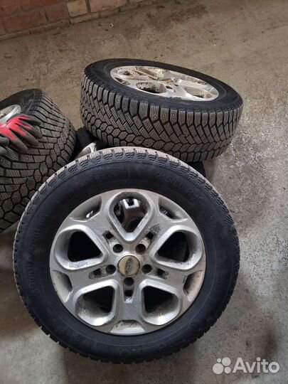 R16 Continental ComTracWinterViking 1 215/60, PCD 5x108 DIA 63.3