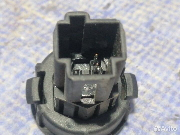 Кнопка открывания багажника Ford Fiesta 5 хэтчбек