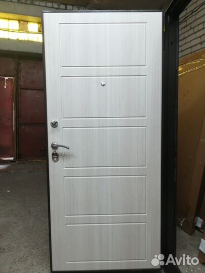 Дверь входная В5