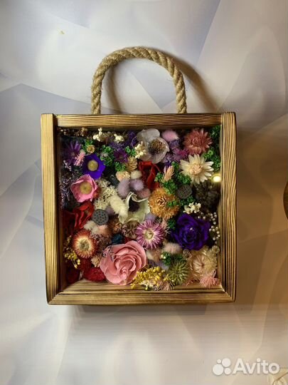 Панно с сухоцветами и стабилизированными цветами
