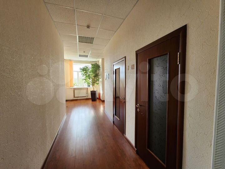 Здание, 2500 м²