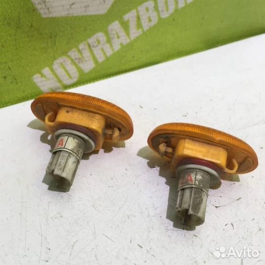 Повторитель на крыло желтый Шевроле Авео Т200 03