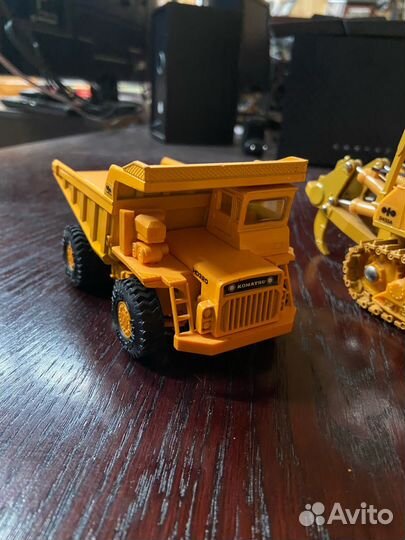 Коллекция моделей строительной техники komatsu