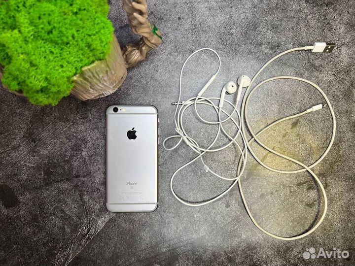 Телефон iPhone 6s
