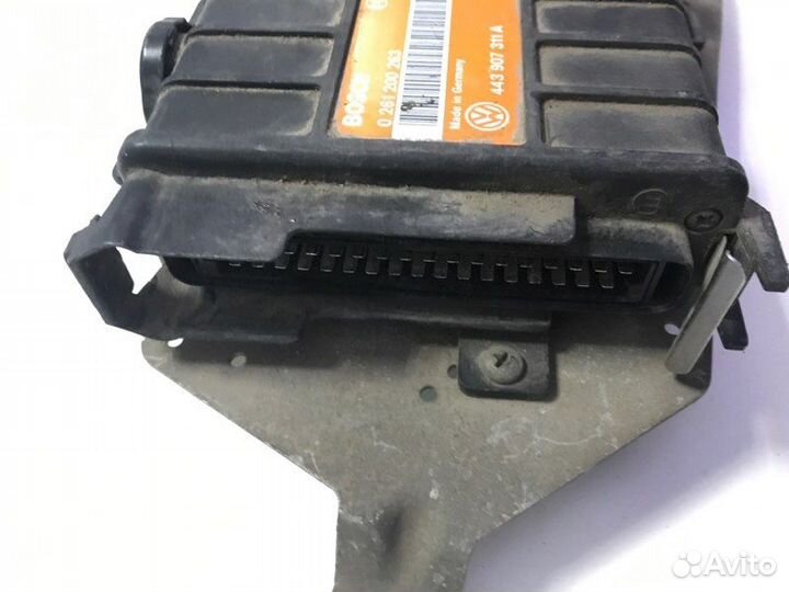 Электронный блок Volkswagen Passat