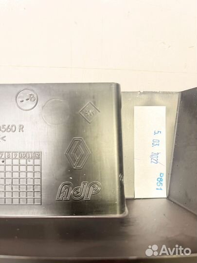 Брызговик передний правый Renault Logan 2