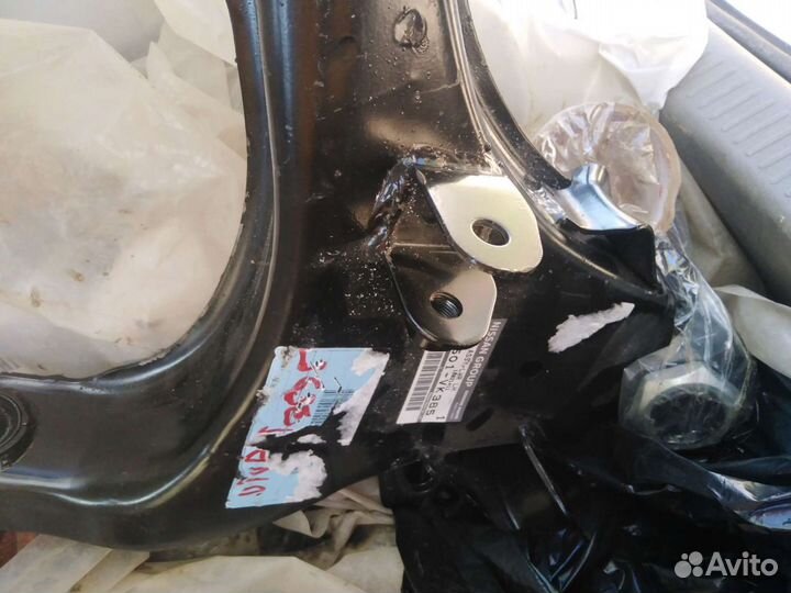 E4501-vk385 рычаг подвески левый np300