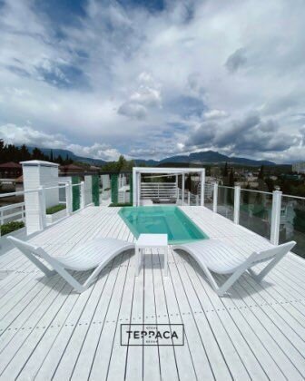 Дом 700 м² на участке 5 сот.