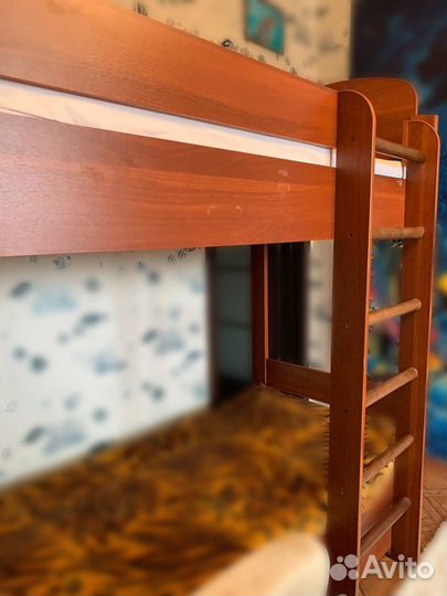 Кровать двухьярусная