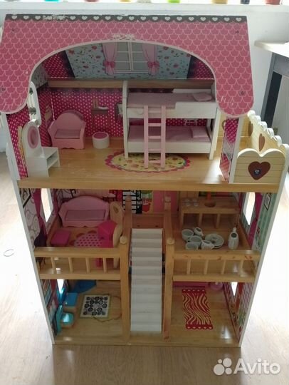 Домик кукольный с мебелью