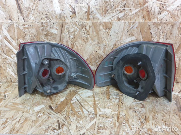 Фонарь задний наружный Toyota Corolla E11