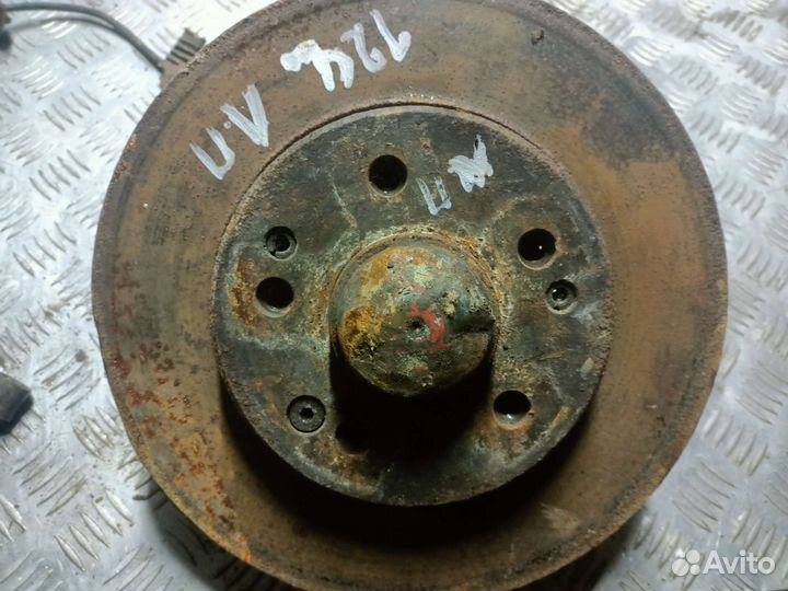 Передний левый кулак Mercedes W124