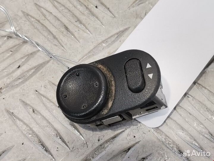 Кнопка (выключатель) Opel Corsa D 2010 9226863