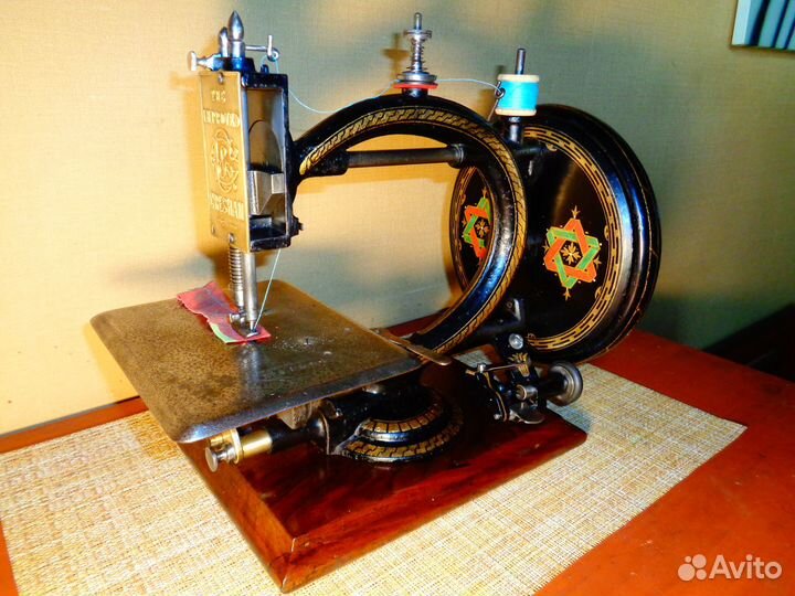 Антикварная швейная машинка Improved Gresham