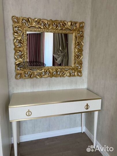 Зеркало в резной раме