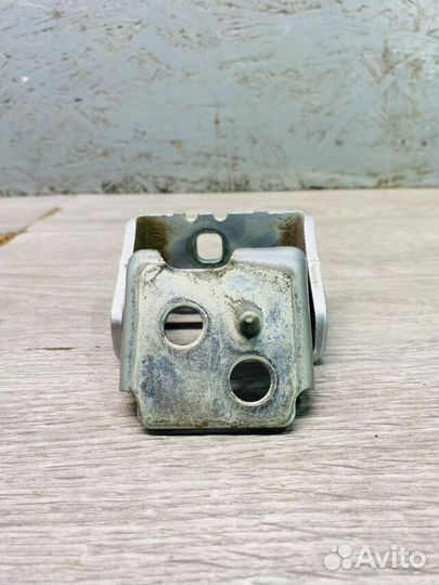 Петля двери зад лев низ citroen C5 2 1.6 седан