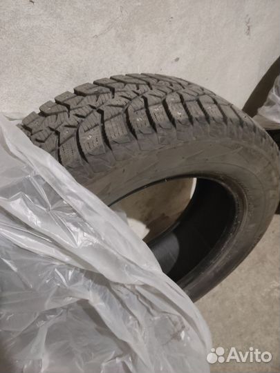 Bridgestone Blizzak Spike-02 SUV 225/60 R17 103T