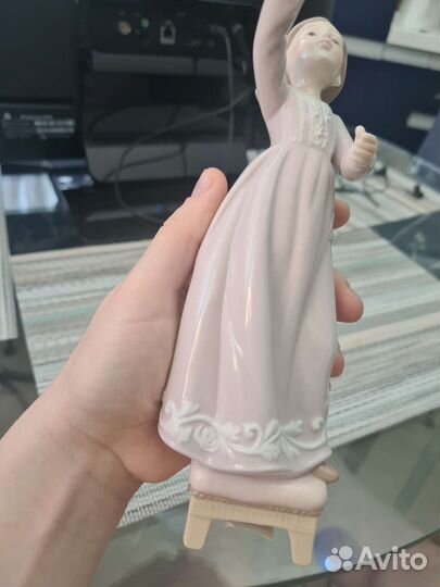 Статуэтка фарфор