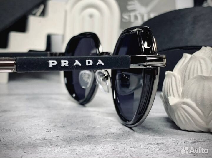 Очки Prada круглые с комплектом