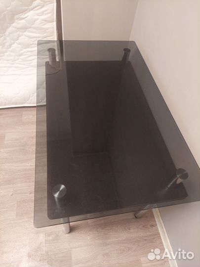 Кухонный стол стеклянный