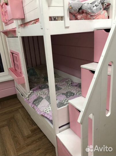 Детская двухъярусная кровать для двоих детей