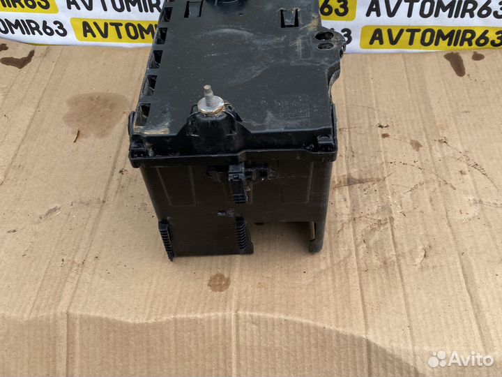 Peugeot 408 1.6 МКПП корпус под аккумулятор