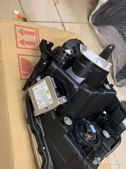 Фара передняя левая ксенон Mitsubishi Pajero IV