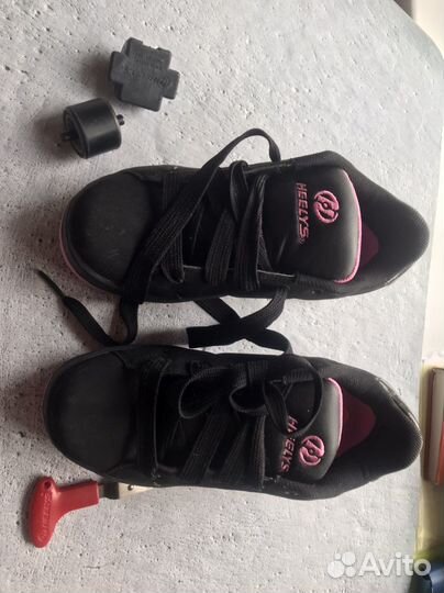 Кроссовки женские