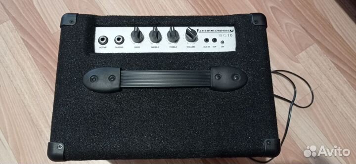 Басовый комбоусилитель Warwick BC 10