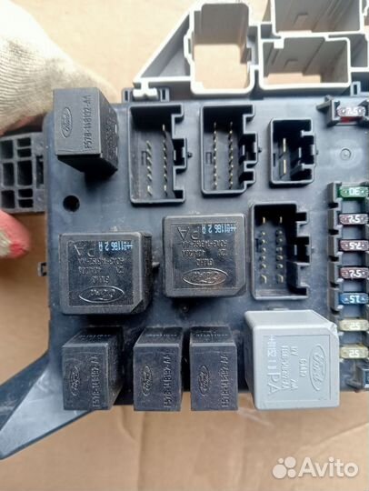 Блок предохранителей Ford Mondeo 3 cjba